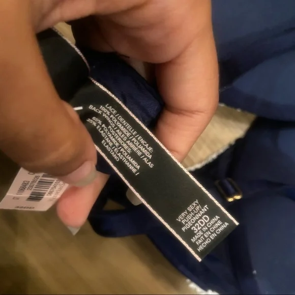 2 NWT Victoria’s Secret very sexy push up bra